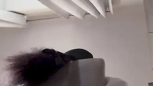 MILF с завязанными глазами и с кляпом, трахалась в киску и рот