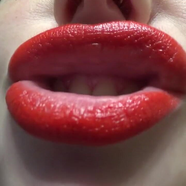 Kiss me baby! Red lipstick and big sexy lips fetish