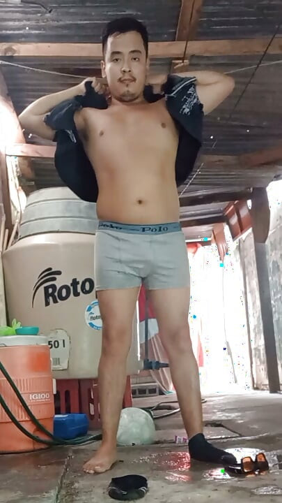 Jesus de boxers a puxar o pénis 187