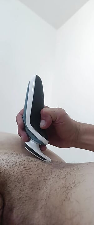 Mencukur memek berbulu istriku