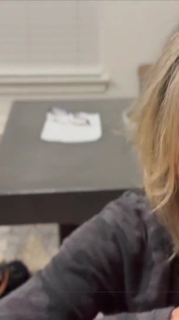 Svegliala per un pompino | Clip 1