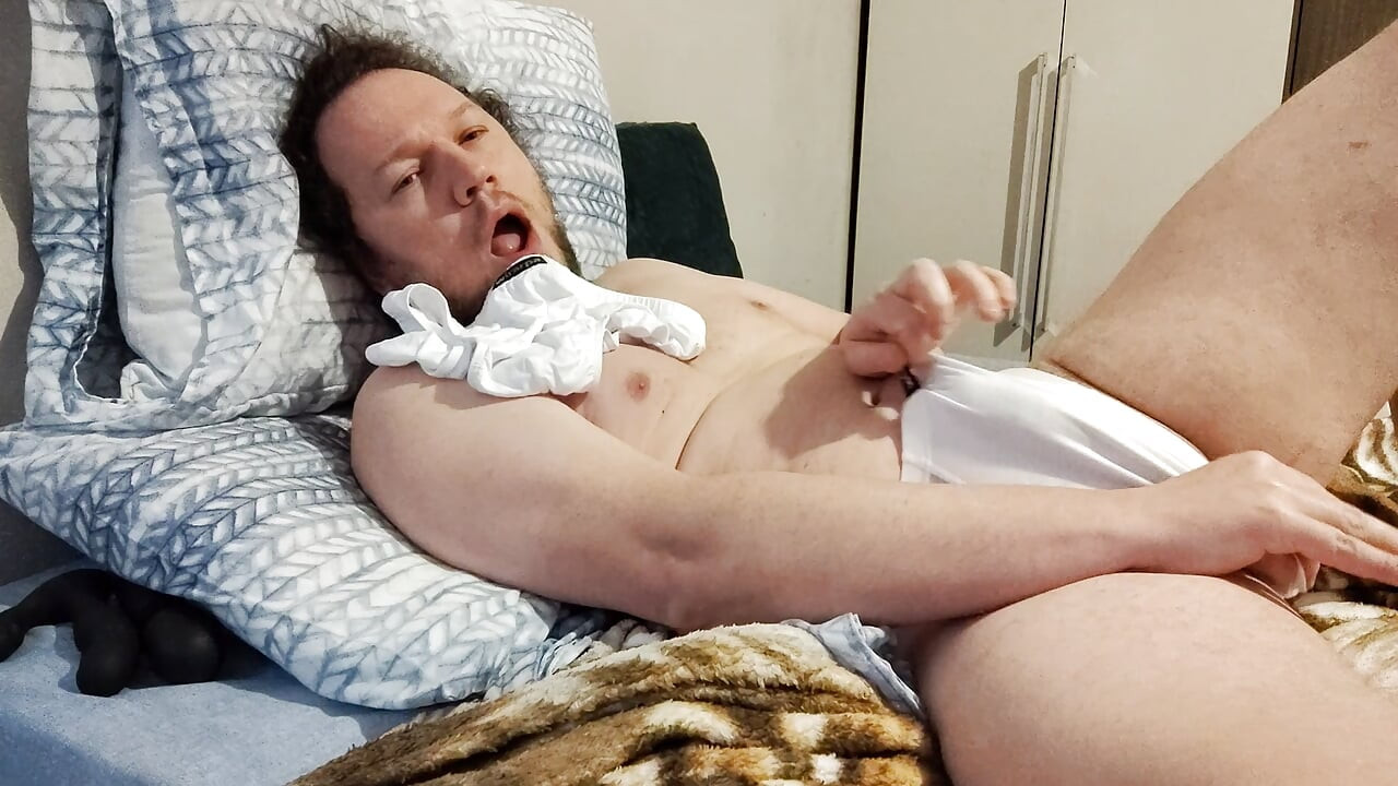 Drkaj i svrši u seksi Wirarpa bijelim gaćicama