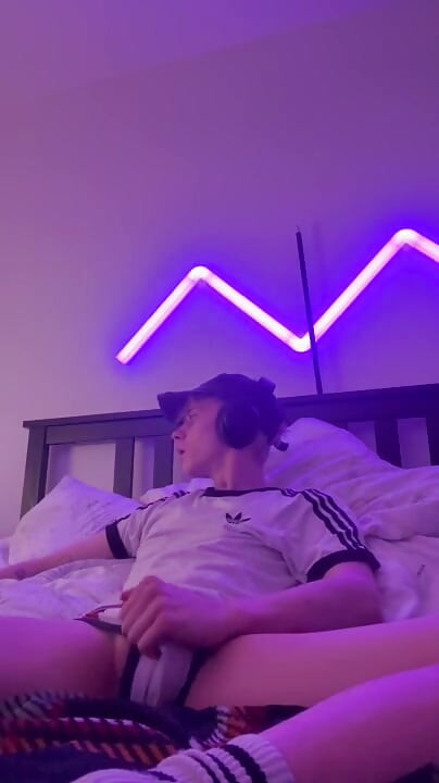 Horny twink plays with his cock for 10 minutes until he cums