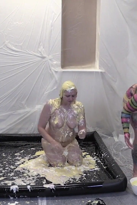 Jodie Cummings gets messy