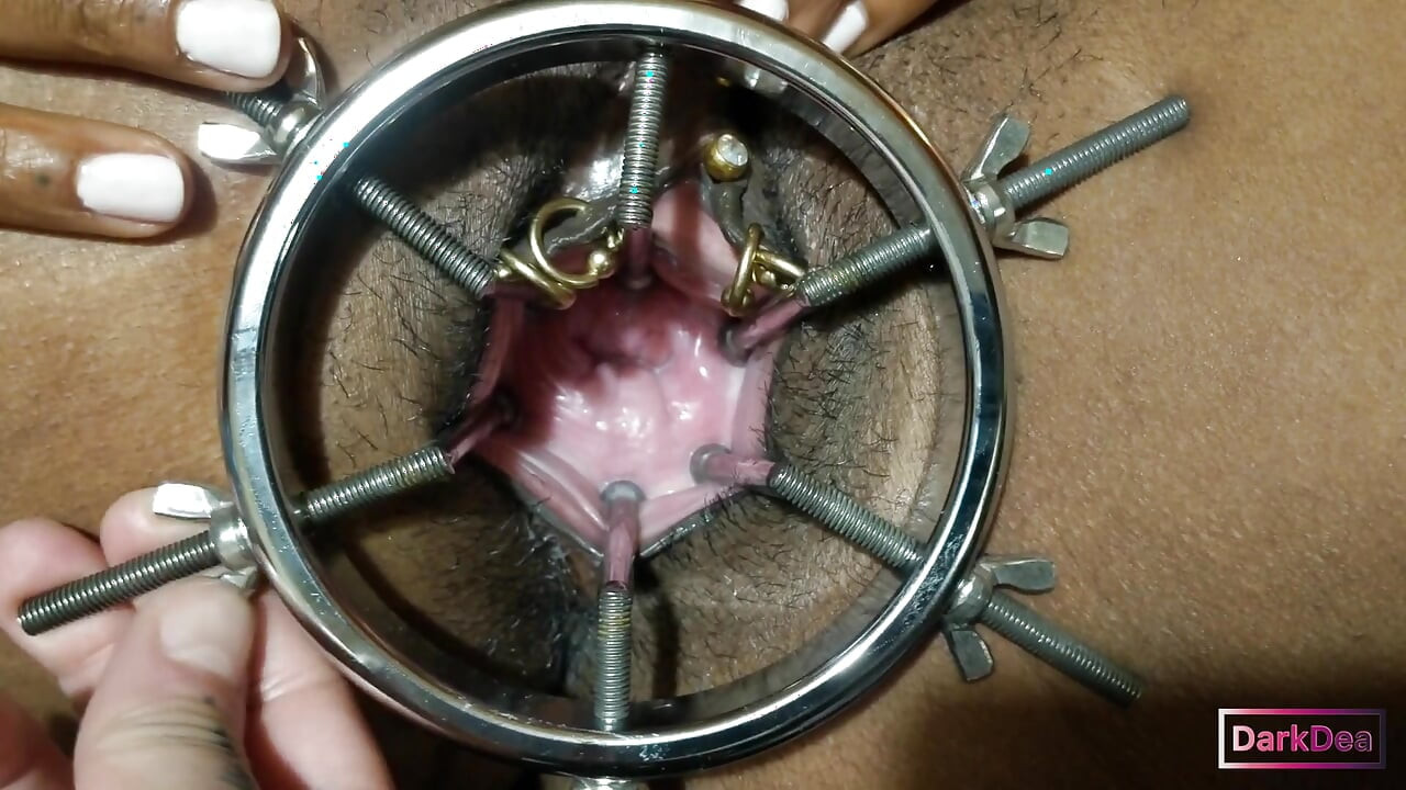 The kinky slut queen "Dark Dea" in (extreme cow speculum with final fisting) off-set