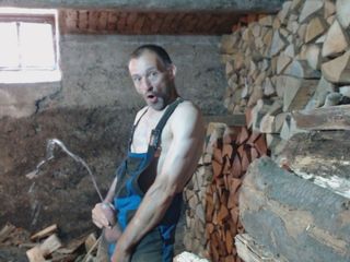 TIVADAR 73 ( stripchat modell ) Piss erotic show.
