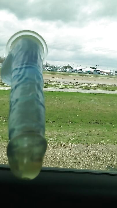 Dirigindo na rodovia, punhetando meu pau