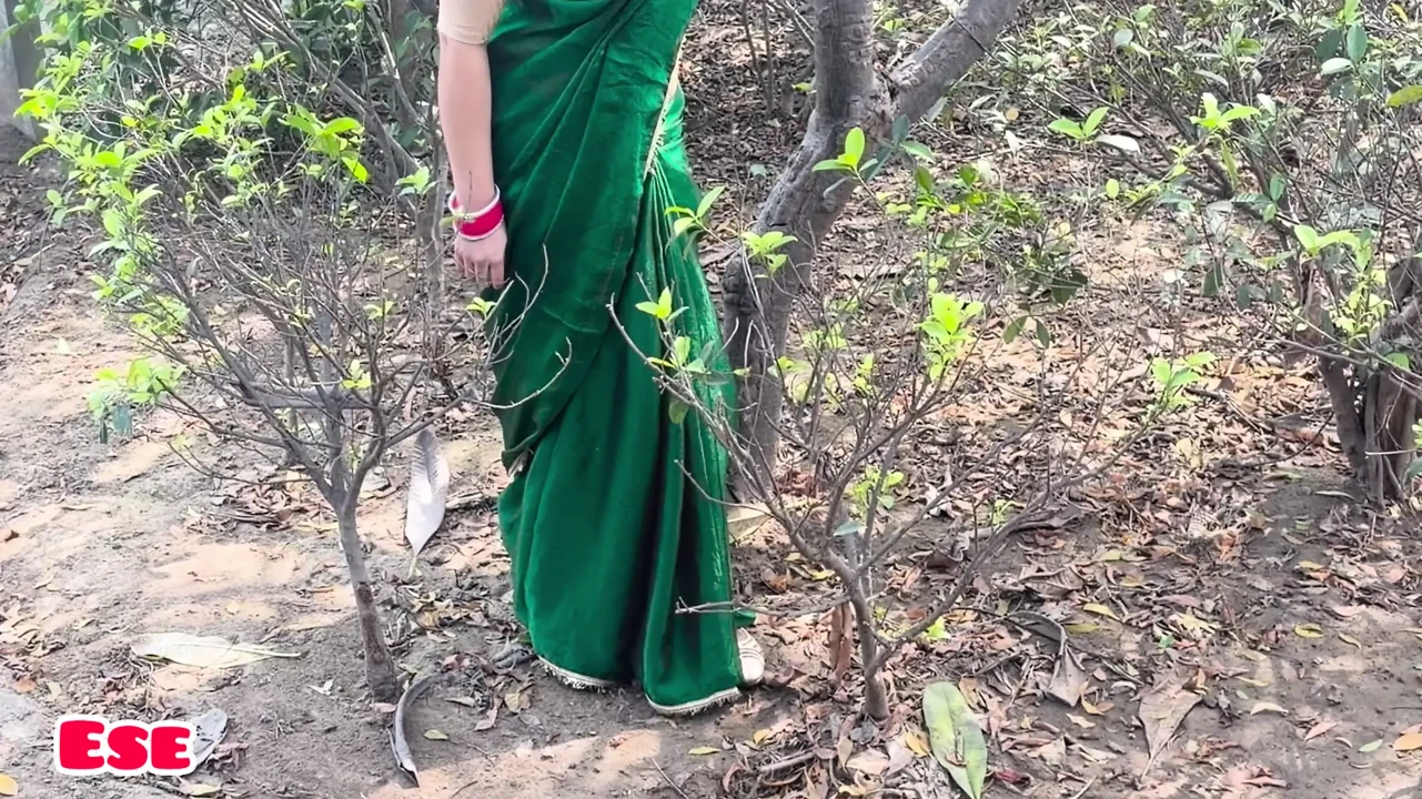 Garden Mein ek Stranger Ne Muje Aaakr Pick Kiya and chudai kari Ghar lejaakar