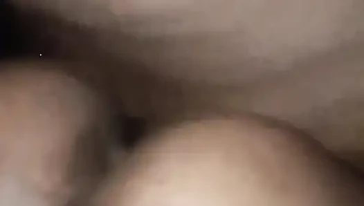 Payal Didi wurde dabei gesehen, wie sie Gruppensex mit dem Ehemann ihrer Freundin hatte