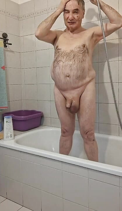 Kontolku di kamar mandi