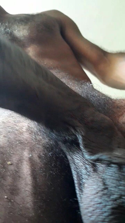 Did you saw the crumbs on my body ? Clean me this !