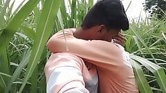 Campo di canna da zucchero, foresta, all'aperto e stop con scooter elettrico, film gay in hindi