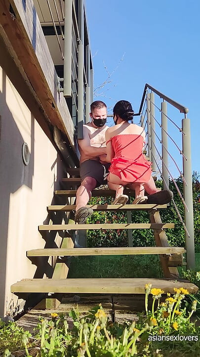 Summer Versuchungen: Asiatische ehefrau reitet einen schwanz während ihrer ferien