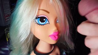 Сперма на лицо для симпатичной блондинки-куклы 2