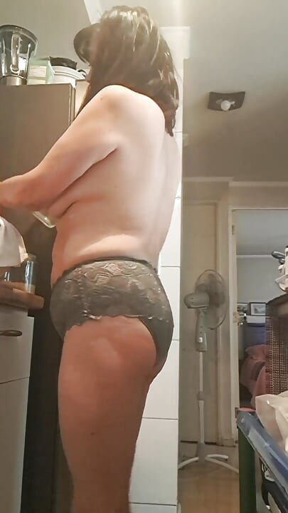 Running the Mature Stepmom Shorts