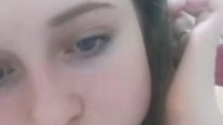 Calda ragazza di 18 anni in webcam in bagno