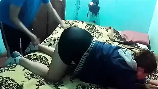 Я сосу его в постели, и мы трахаемся в миссионерской позе и раком.