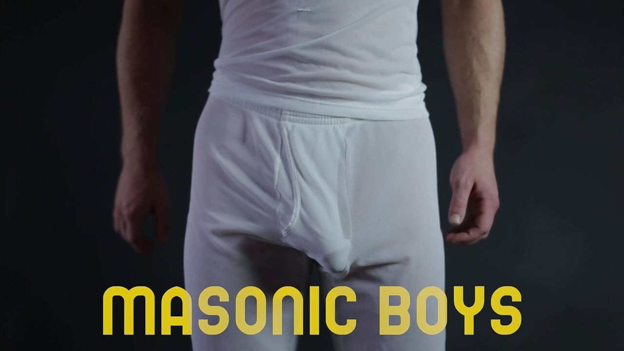 MasonicBoys - Slatki, uglađeni Austin Young uzima sirovi kurac zgodnog DILF-a
