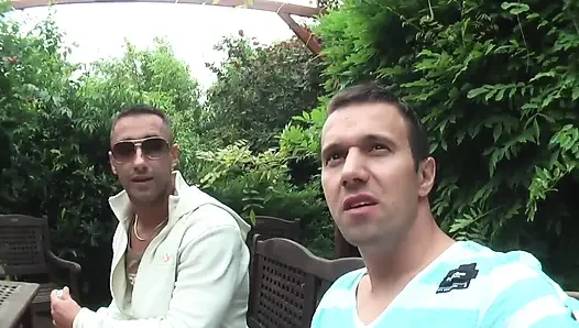 Два приятеля делят один горячий трах - возбужденную немецкую крошку пустили в паре лучшие друзья