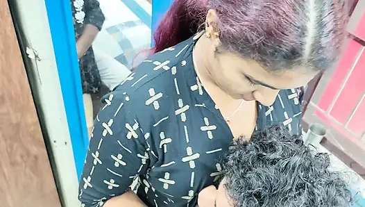 Lip lock panas dengan ciuman lidah