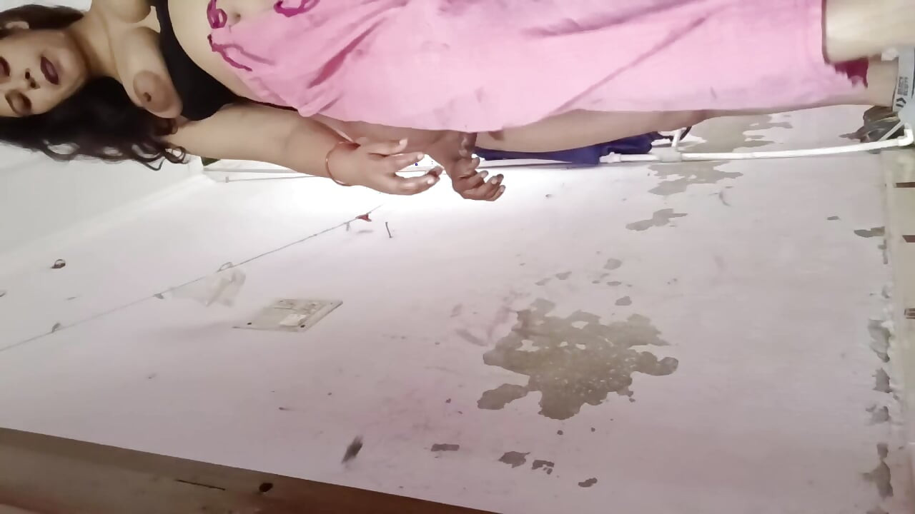 Шаловливая Kavita обожает сосать и трахать сладкий член сводного брата с ее шлюховатой киской