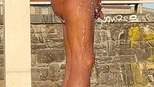 Sahilde duş