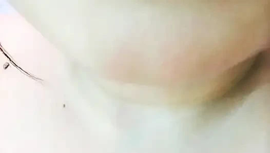 Mısırlı ateşli iri güzel seksi evli kadın kocasının arkadaşıyla canlı seks yapıyor