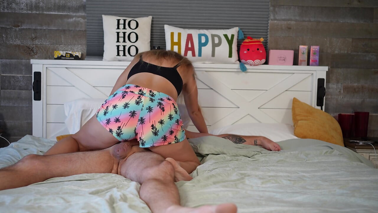 Stephanie Class berkongkek ghairah dengan suaminya - seluar pendek, haba berpaling