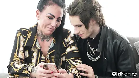 Inked Mature With Big Tits Gives Blowjob To Emo Stud