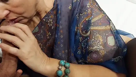 Istri Dewasa Pirang Amatir Menikmati Seks Setelah Berjalan