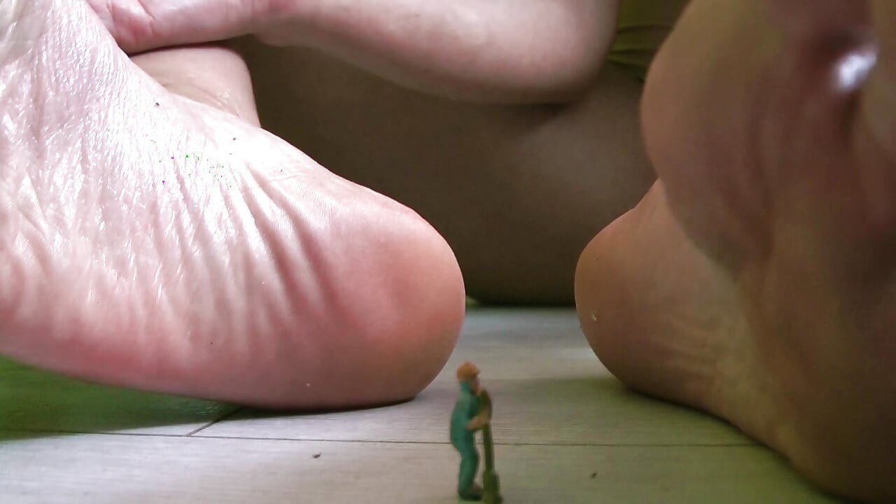 Giantess feet