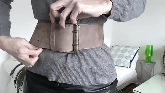 Pas pakai ikat pinggang di ruang tamu, bagian 3, lady victoria valente