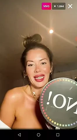 Karina Jelinek en teta