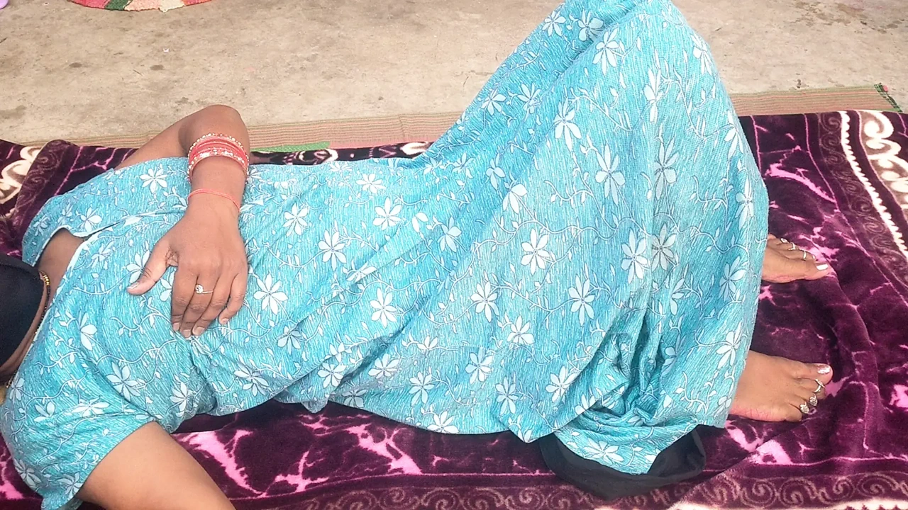 印度家庭主妇浪漫和性爱视频印度德西夫妇性感视频