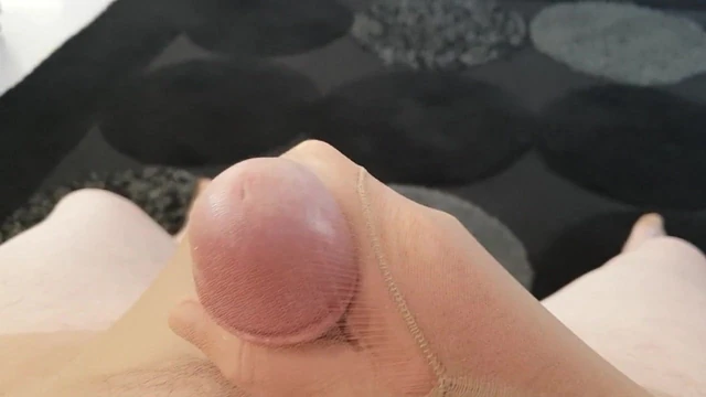 HUGE CUMSHOT IN 7 DENIEER TIGHTS