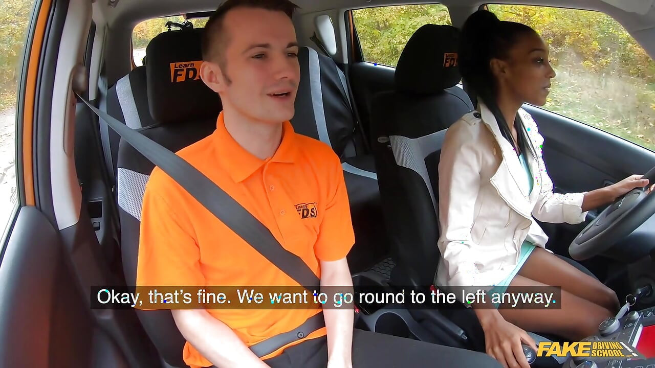 Fake driving school - Asia Rae bir derse gittiğinde biraz beyaz yarakla yetiniyor