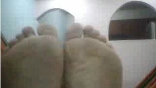 Thẳng người chân trên webcam # 415