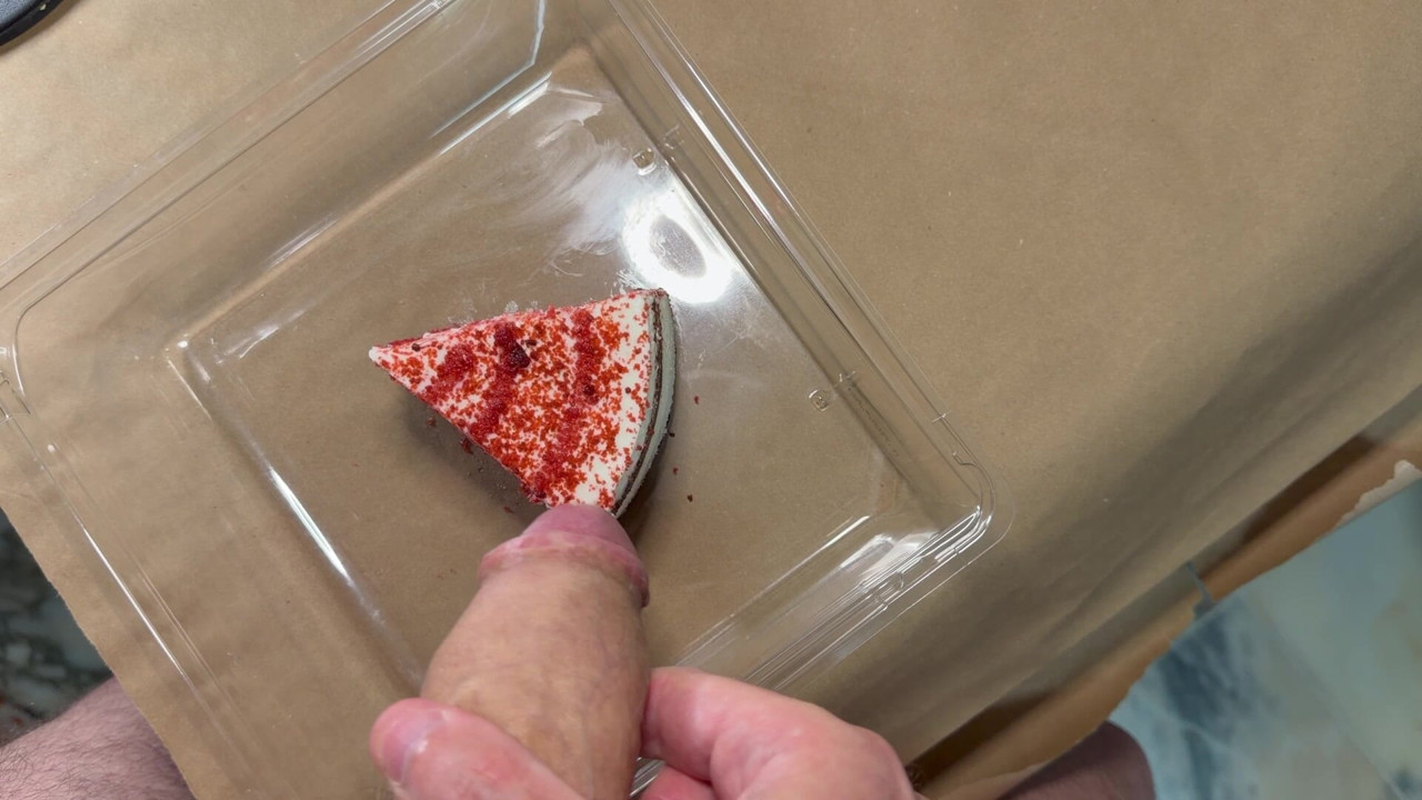 Cumming on cake