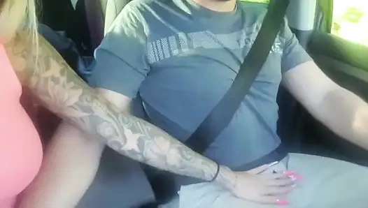 Мила на улице