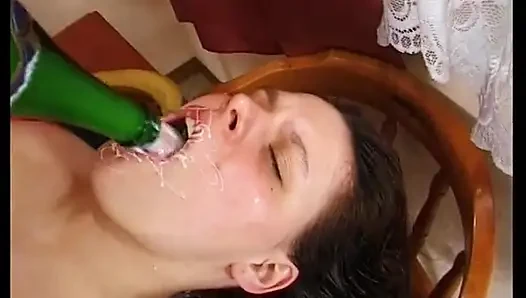 Memek cewek super semok rambut cokelat ini dientot ekstrem sampai mengerang keenakan