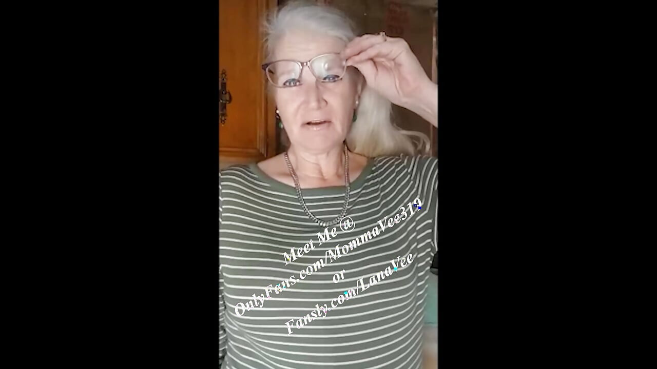 Ht chodne layak mammi apni khire ko chodti hai "dildo!"