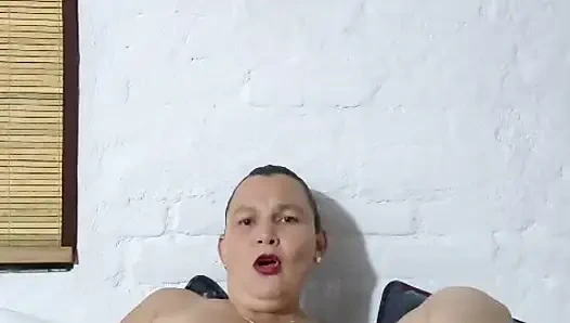 Матери-одиночке подшпорили киску ее большой задницы дилдо