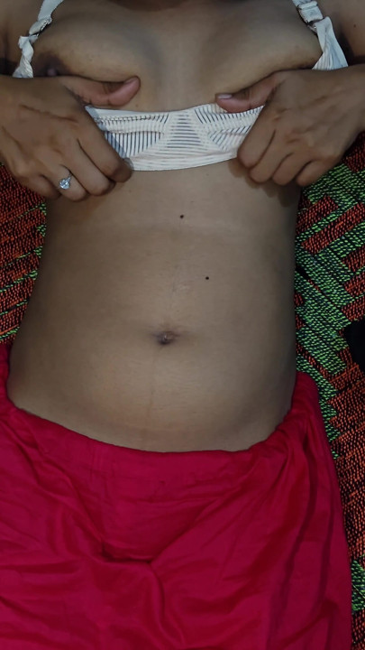 Solo girl showing her boobs | Clip 1