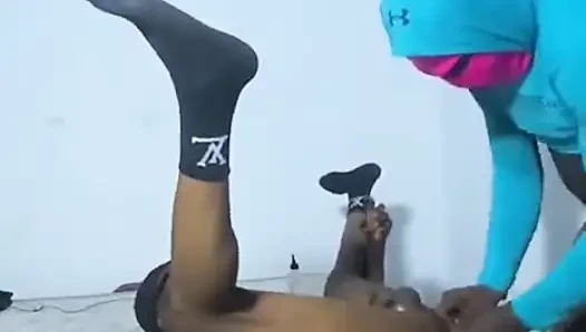 Seks oyuncağıyla ev arkadaşım amcığımı kazıyor