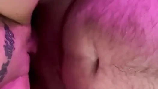 Ibu-ibu bahenol ini lagi asik ibunya