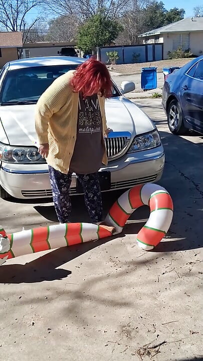 O femeie mare frumoasă asistentă Vicki zdrobește acest lui Candy Cane
