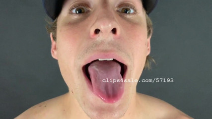 Fetiche de lengua - logan tongue part8 jueves