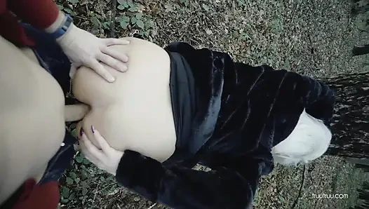 Risky Public Fuck on the Walk with Random Guy From Tinder