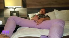Il figliastro si masturba in vacanza a Las Vegas (anteprima)