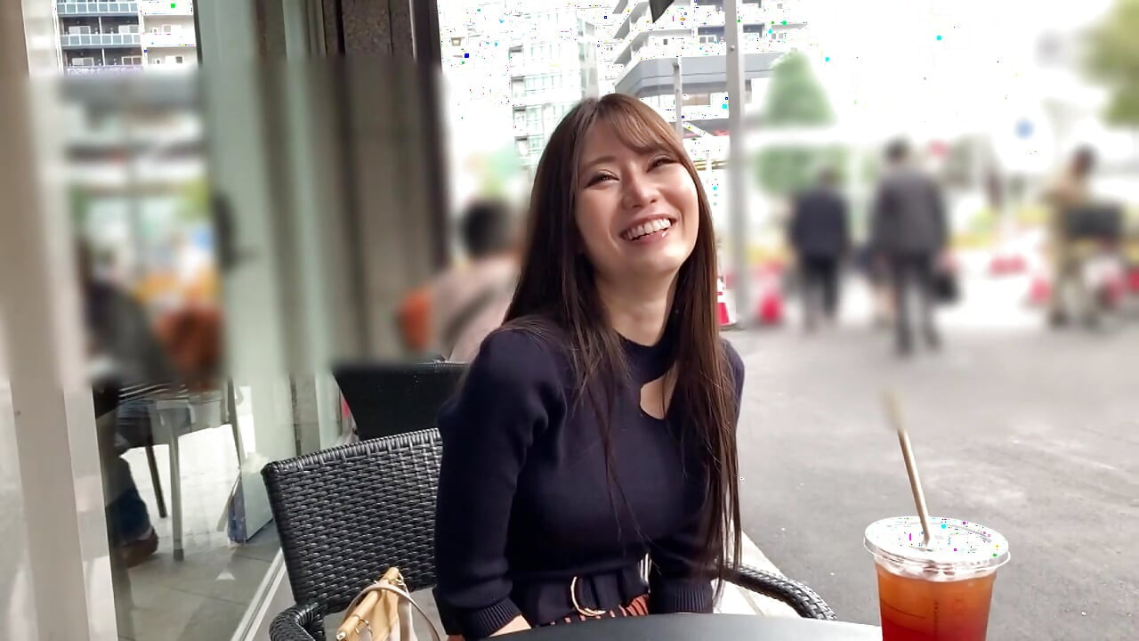 A189F05 A 24-year-old absolute beauty with a 24-year-old G-cup who takes a model look and has one-night sex at a love hotel!